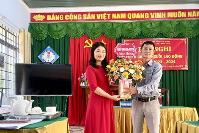 Trường tiểu học Ama Trang Lơng long trọng tổ chức Hội nghị viên chức và người lao động năm học 2023-2024.